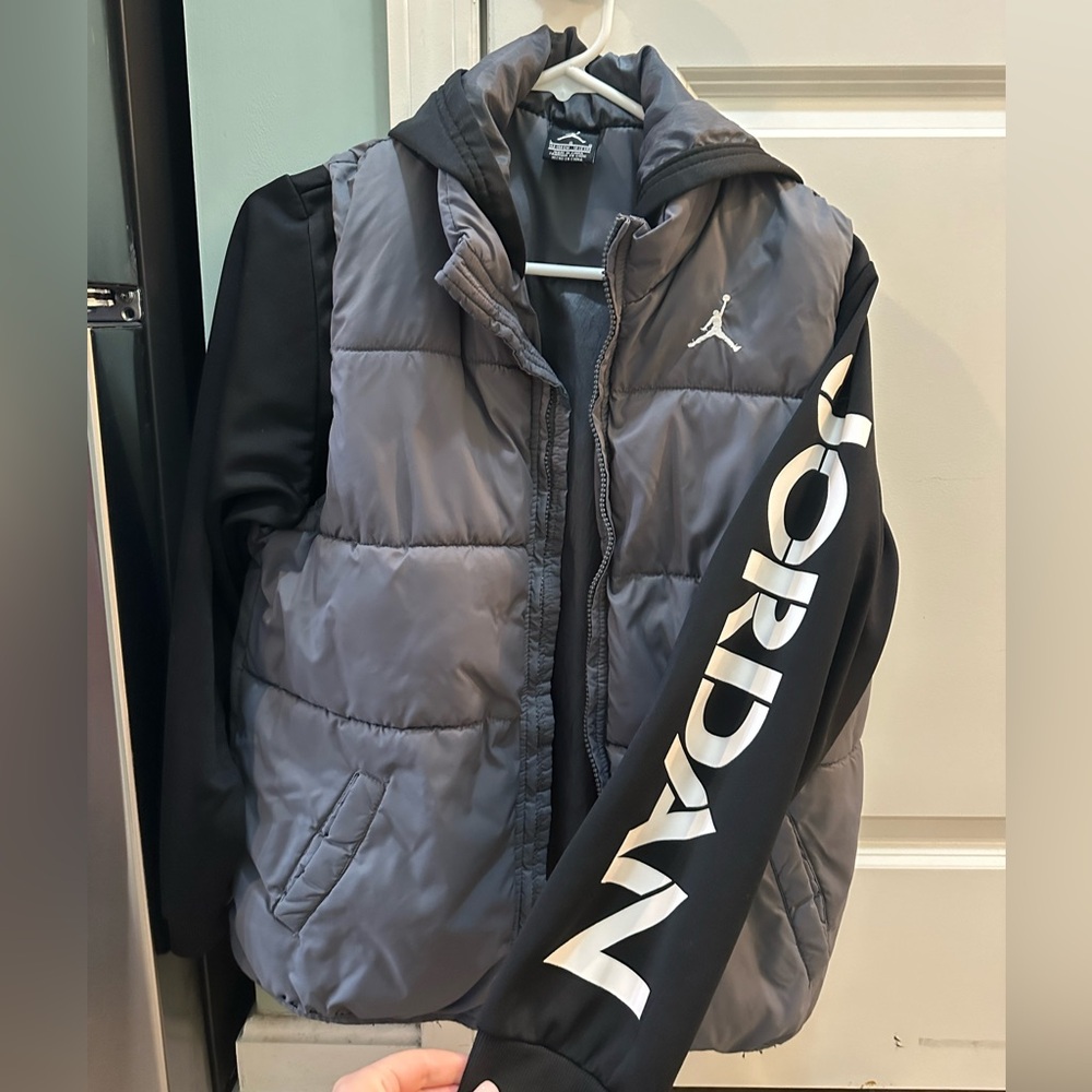 Jordan hoodie vest 12-13 brand new without tags
